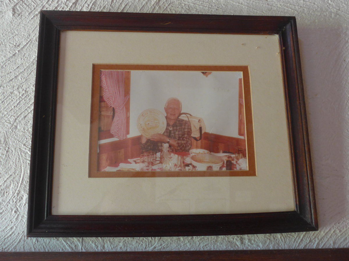(212'273) - Bild von ex US-Prsident Jimmy Carter im Jahr 2000 in der Gaststube des Los Hroes am 24. November 2019 in Neuvo Arenal