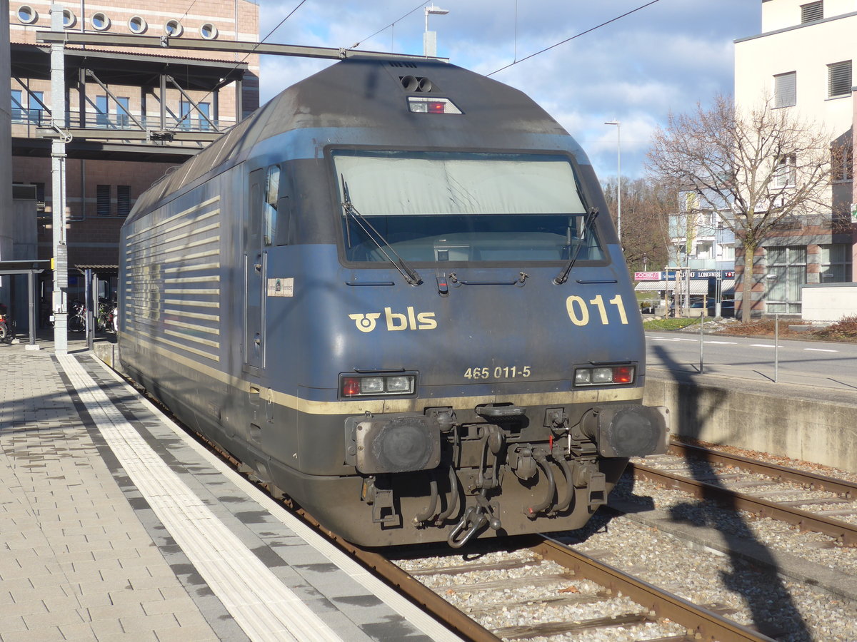 (213'113) - BLS-okomotive - Nr. 011 - am 25. Dezember 2019 im Bahnhof Spiez