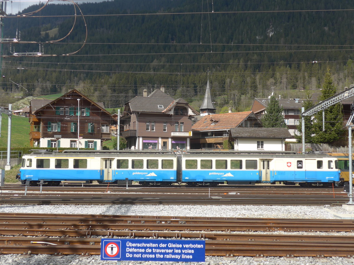 (216'477) - MOB-Pendelzug - Nr. 4001 - am 26. April 2020 im Bahnhof Zweisimmen