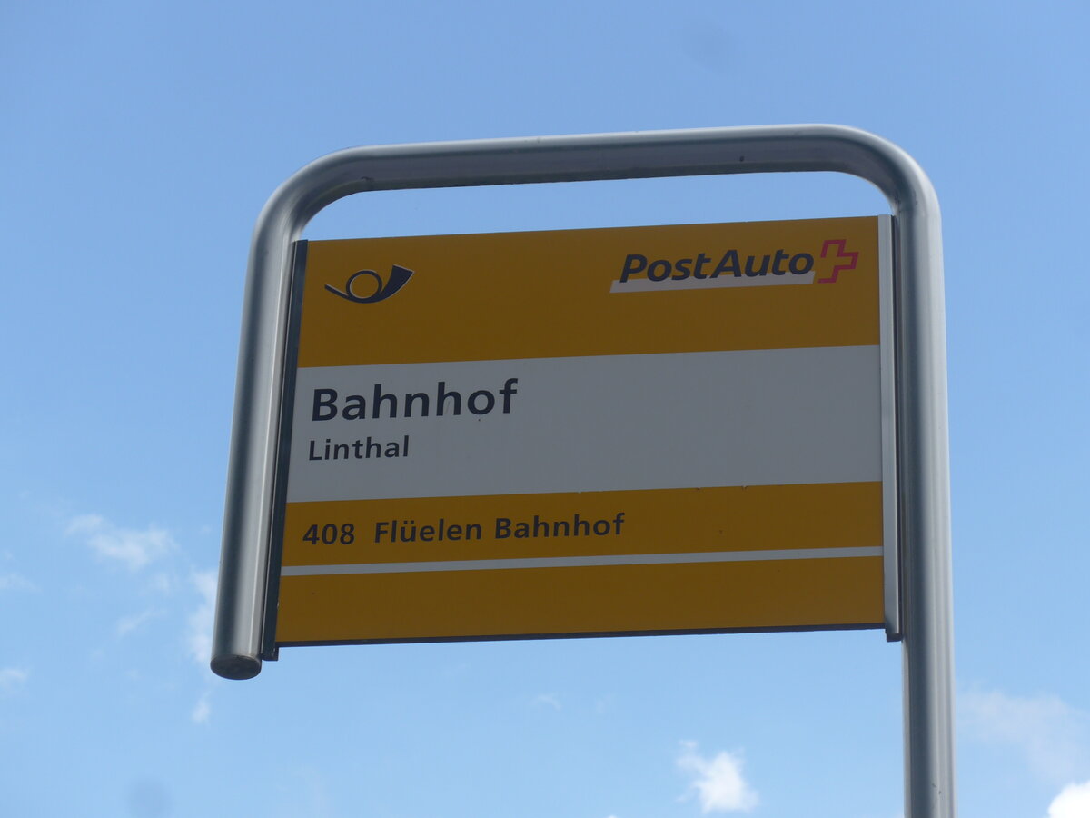 (226'787) - PostAuto-Haltestelle - Linthal, Bahnhof - am 25. Juli 2021