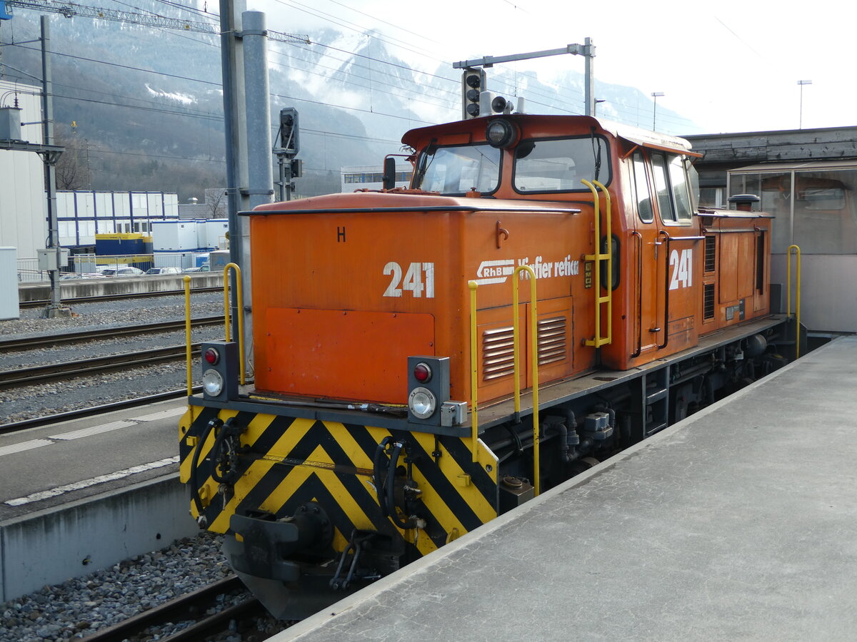 (245'872) - RhB-Rangierlokomotive - Nr. 241 - am 6. Februar 2023 im Bahnhof Untervaz-Trimmis