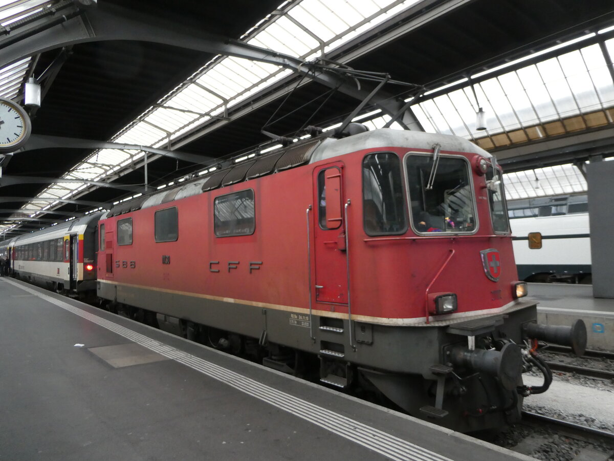 (248'540) - SBB-Lokomotive - Nr. 11'130 - am 15. April 2023 im Bahnhof Zrich