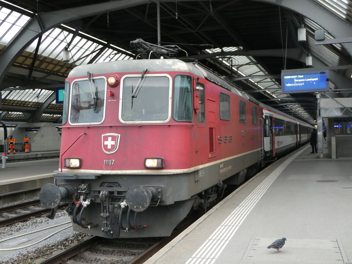 (248'541) - SBB-Lokomotive - Nr. 11'197 - am 15. April 2023 im Bahnhof Zrich