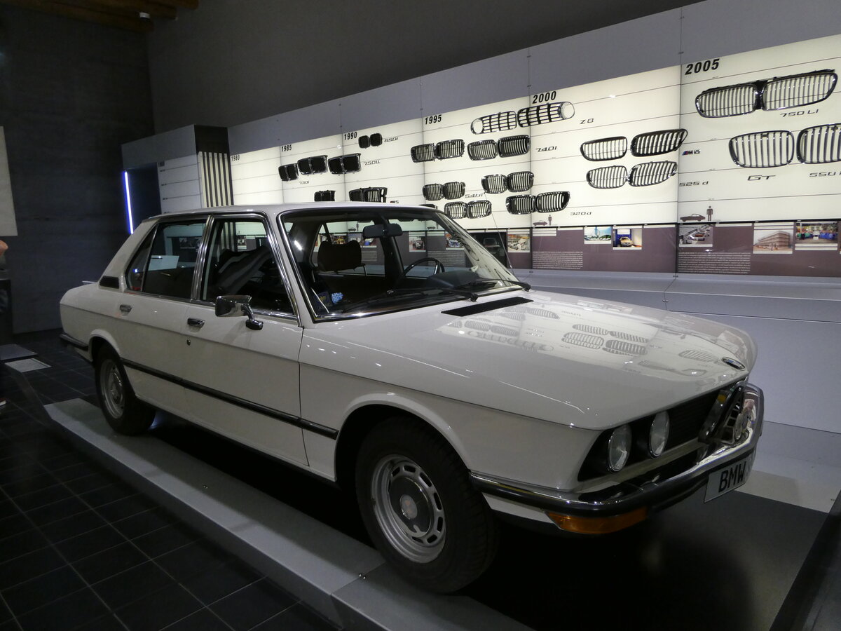 (251'018) - BMW 520 am 4. Juni 2023 in Dingolfing, Industriemuseum