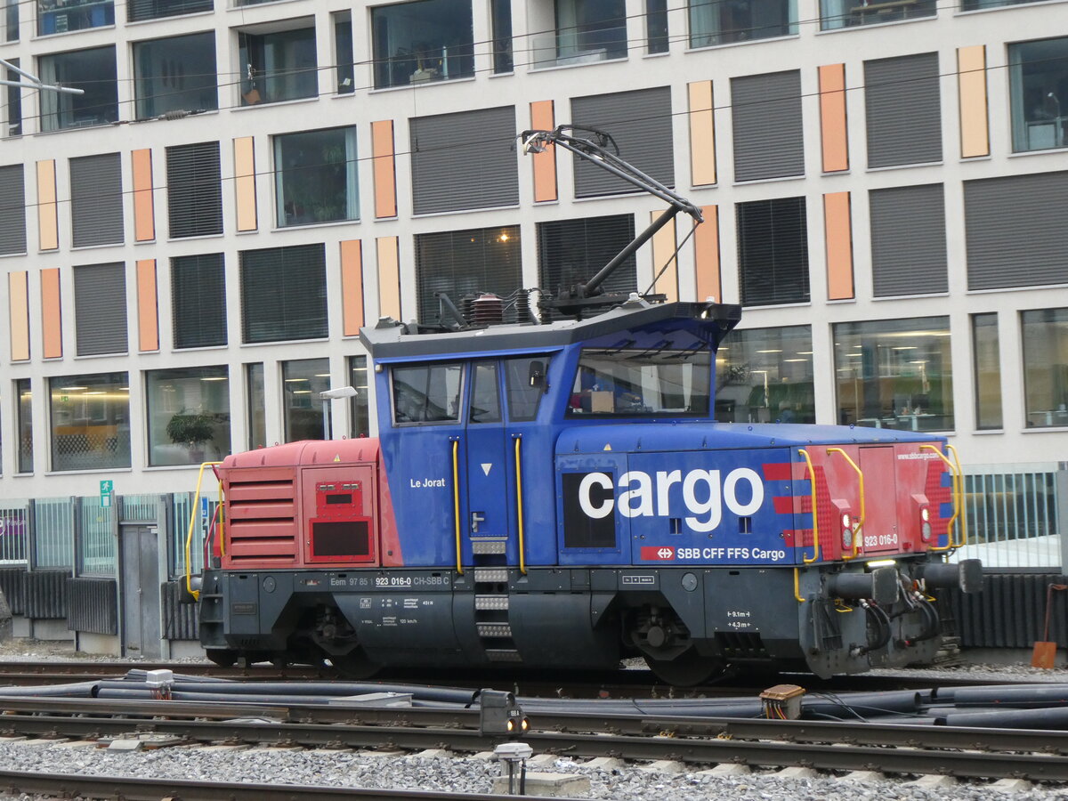 (258'507) - SBB-Rangierlokomotive - Nr. 923'016-0 - am 9. Januar 2024 im Bahnhof Thun