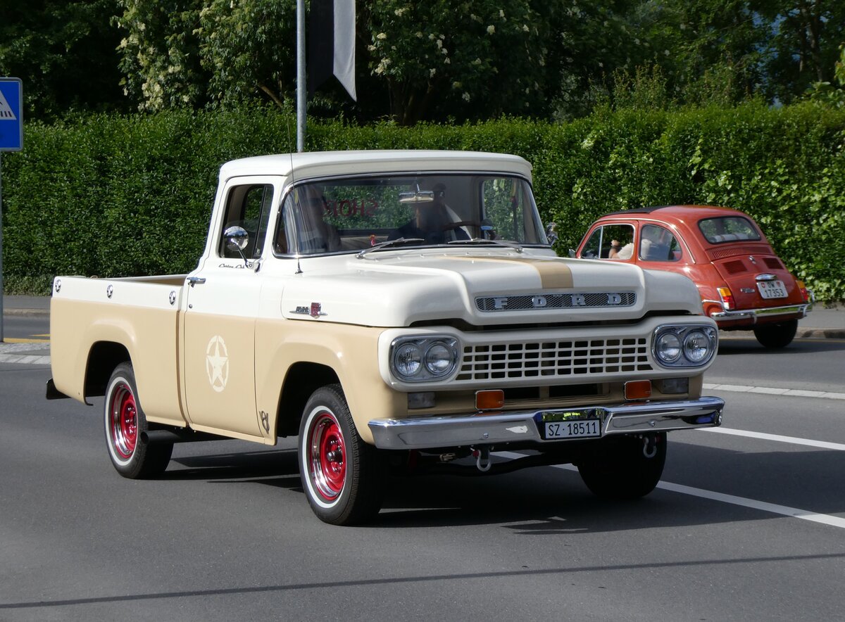 (262'504) - Ford - SZ 18'511 - am 18. Mai 2024 in Sarnen, OiO