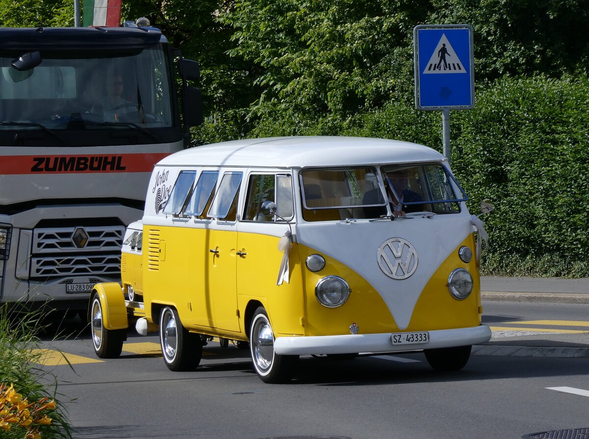 (262'568) - VW-Bus - SZ 43'333 - am 18. Mai 2024 in Sarnen, OiO