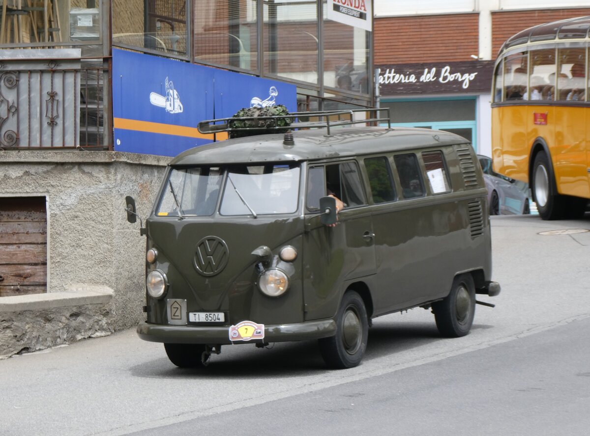 (263'571) - VW-Bus - TI 8504 - am 9. Juni 2024 in Faido, Via Saresc