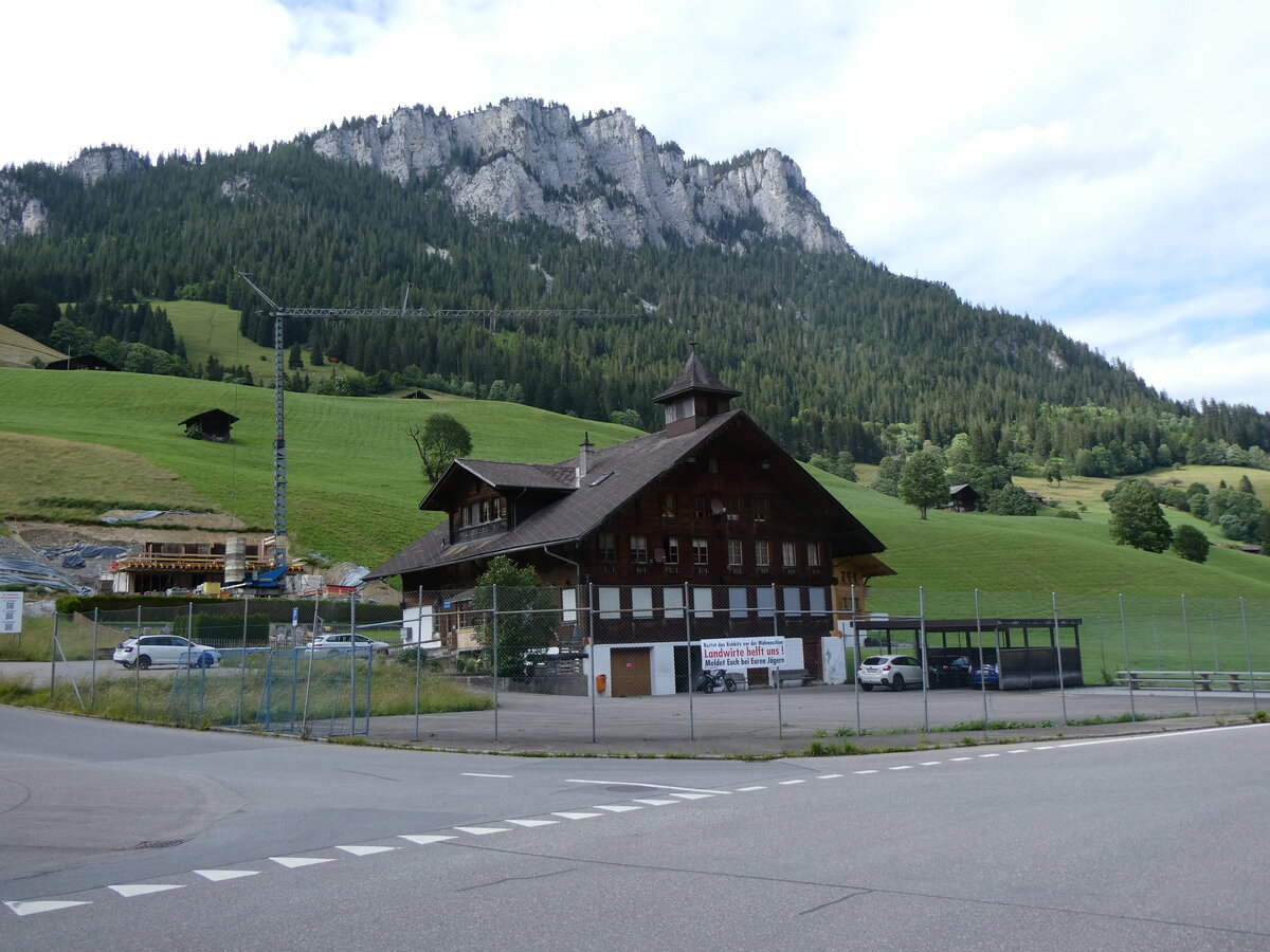 (264'328) - Altes Schulhaus am 4. Juli 2024 in Zwischenflh