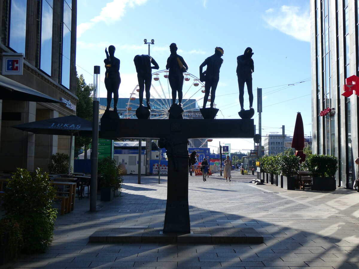 (264'404) - Gbel-Skulptur Unzeitgemsse Zeitgenossen am 9. Juli 2024 in Leipzig