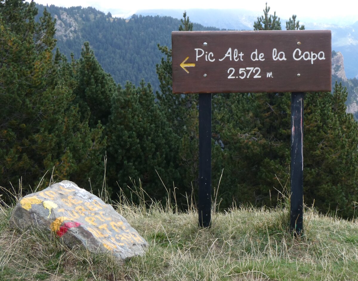 (267'228) - Wegweiser am 18. September 2024 auf dem Coll de la Botella