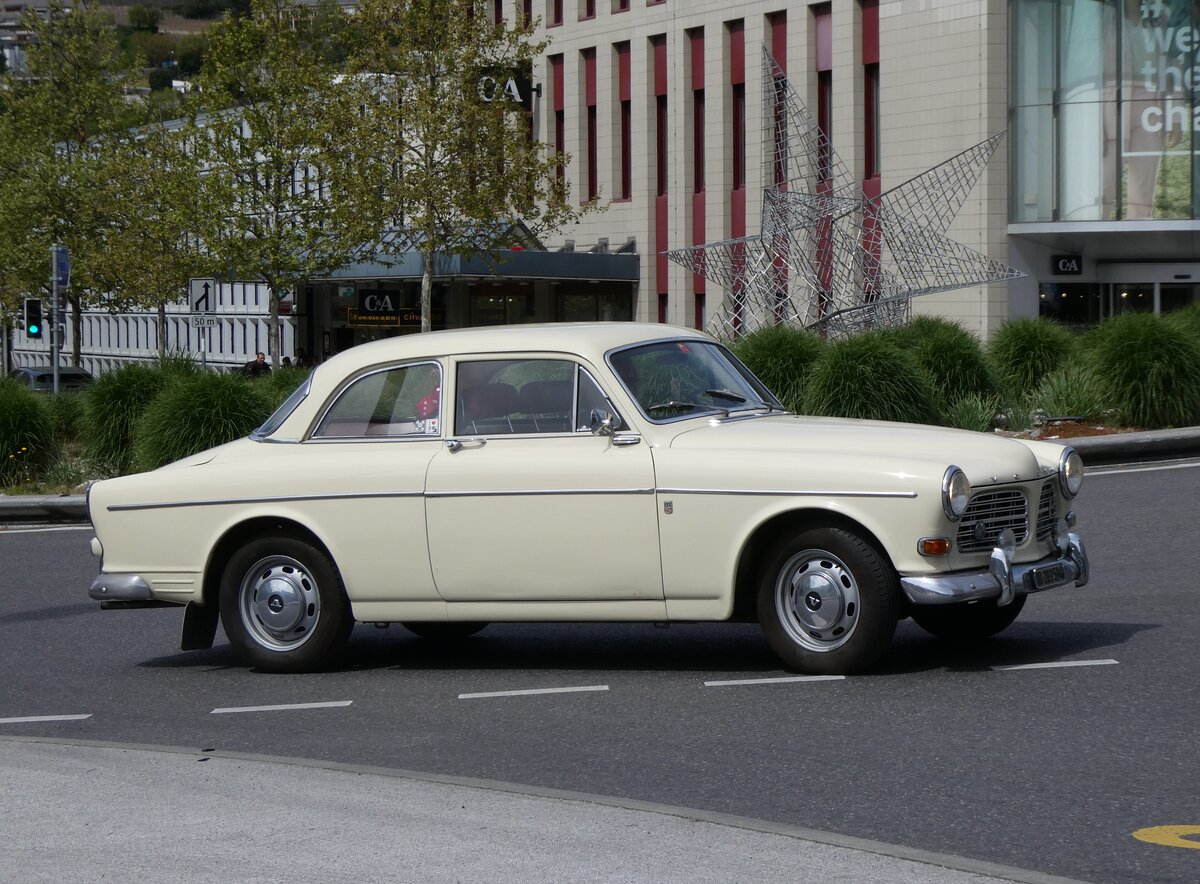 (273'983) - Volvo - VD 203'594 - am 14. April 2025 beim Bahnhof Sion