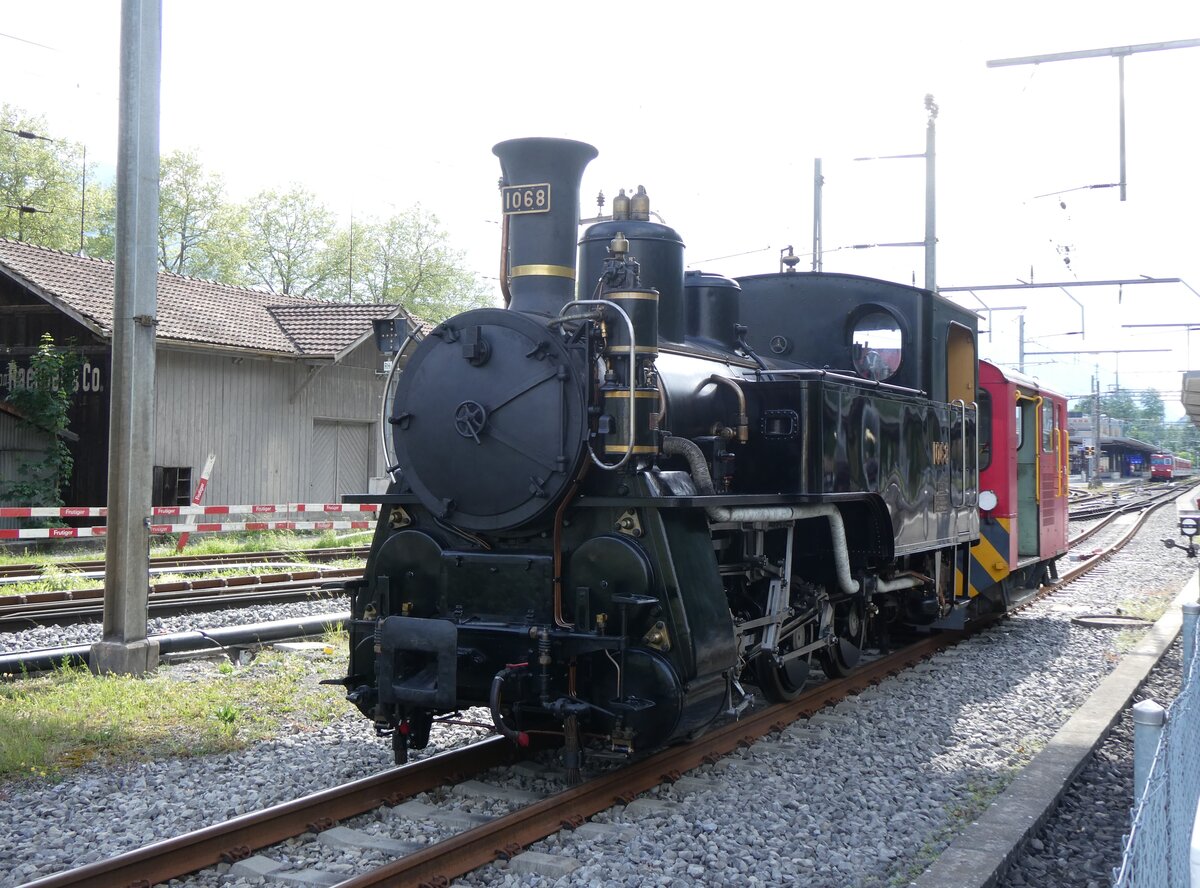 (275'784) - Dampflokomotive - Nr. 1068 - am 23. Mai 2025 im Bahnhof Interlaken Ost