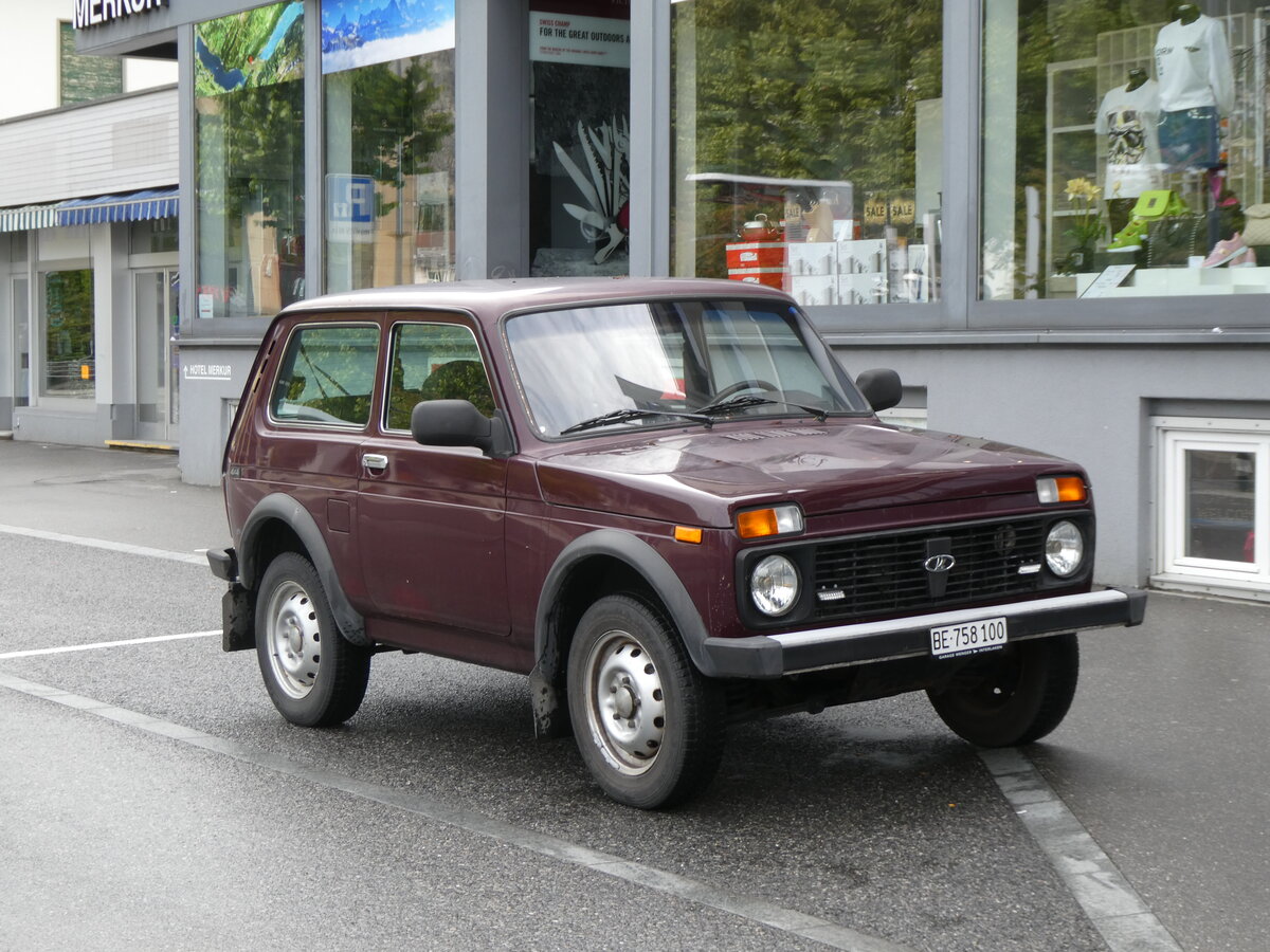 (275'896) - Lada - BE 758'100 - am 29. Mai 2025 beim Bahnhof Interlaken West