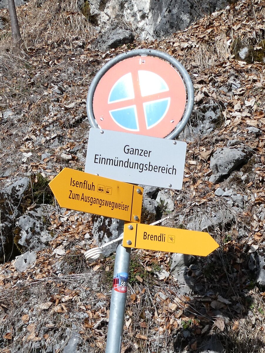 (285'224) - Wegweiser mit Halteverbot am 5. M�rz 2026 in Isenfluh