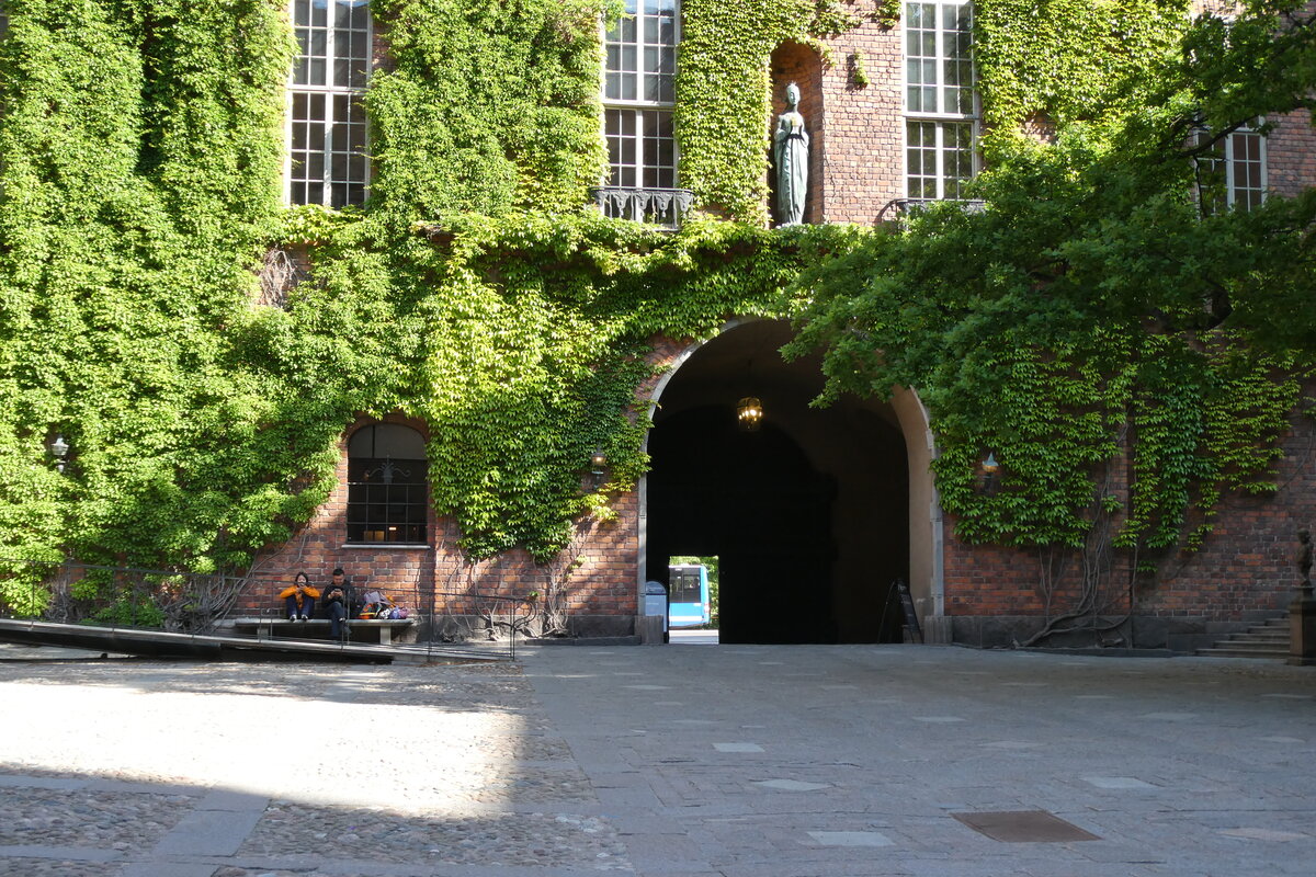 (287'836) - Torbogen beim Rathaus am 9. Juni 2026 in Stockholm