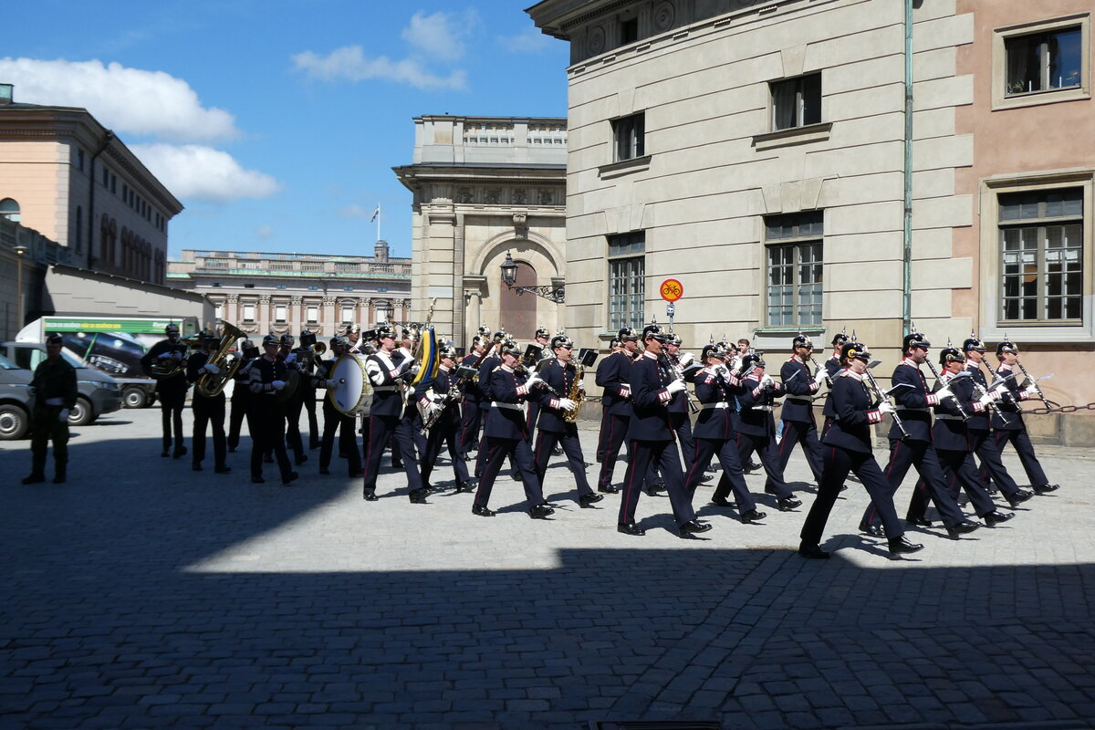 (287'879) - Marschmusik bei der Wachtabl�sung am 9. Juni 2026 in Stockholm