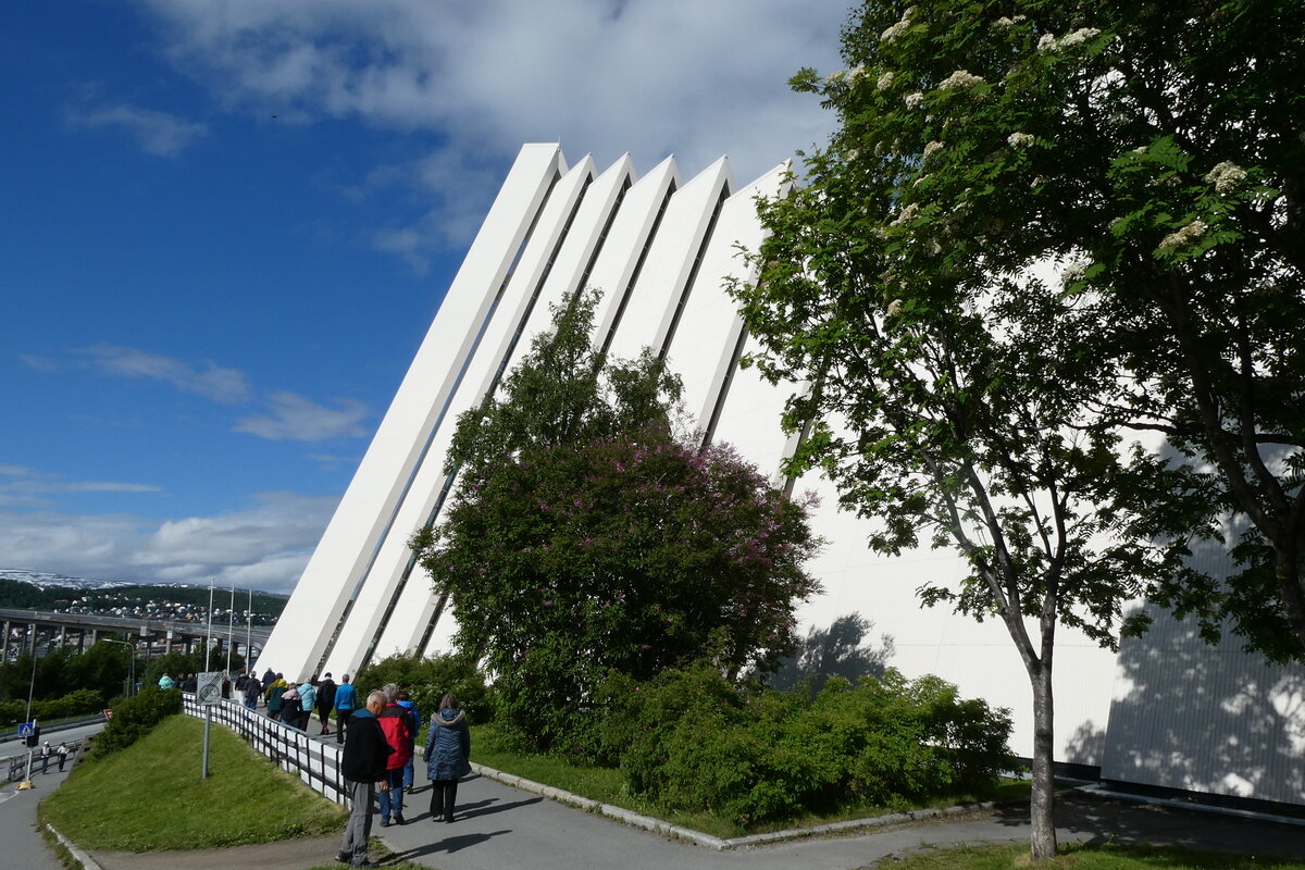 (288'451) - Die Eismeerkathedrale am 14. Juni 2026 in Troms�