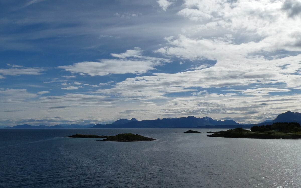 (288'538) - Impressionen von den Lofoten am 15. Juni 2026