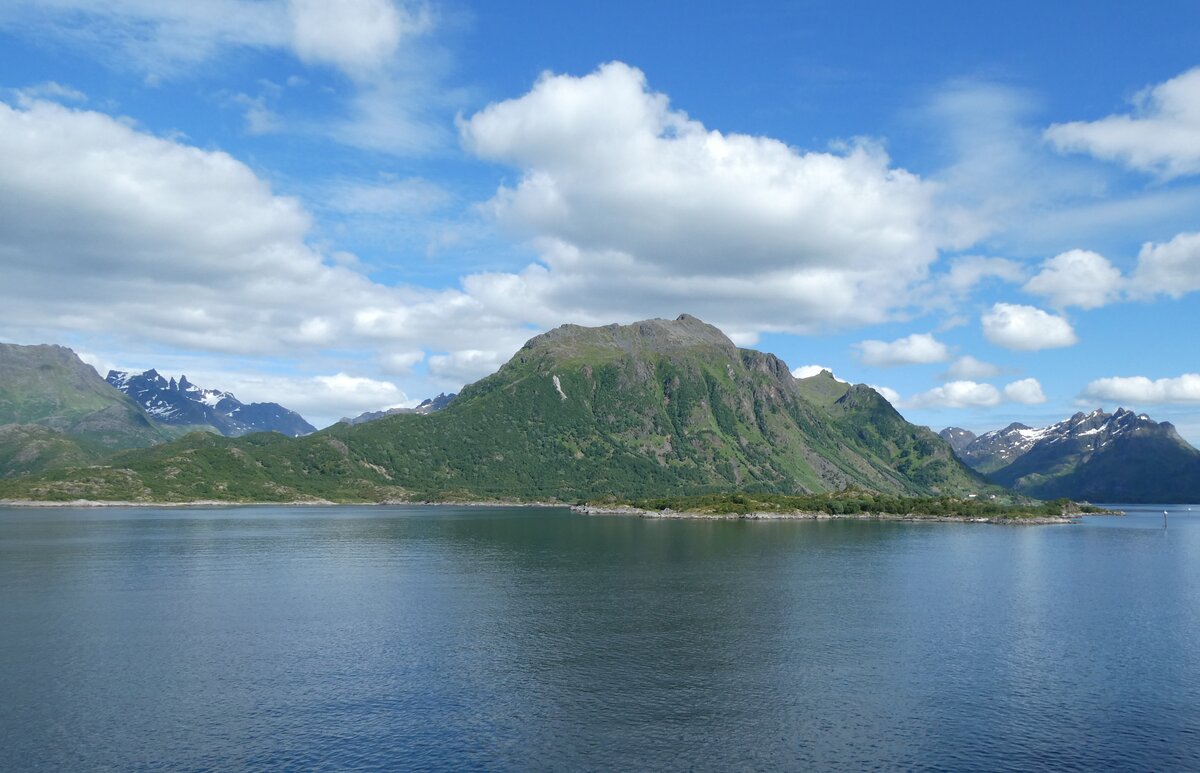(288'580) - Impressionen von den Lofoten am 15. Juni 2026