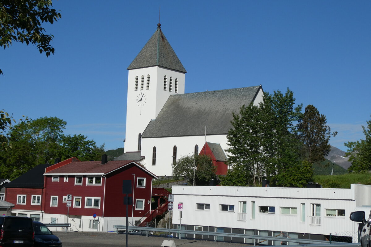 (288'630) - Die Kirche am 16. Juni 2026 in Svolvaer