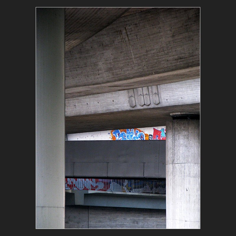 . Betonierte Welt - Unter den Hochstra�en von Ludwigshafen (Jonas)