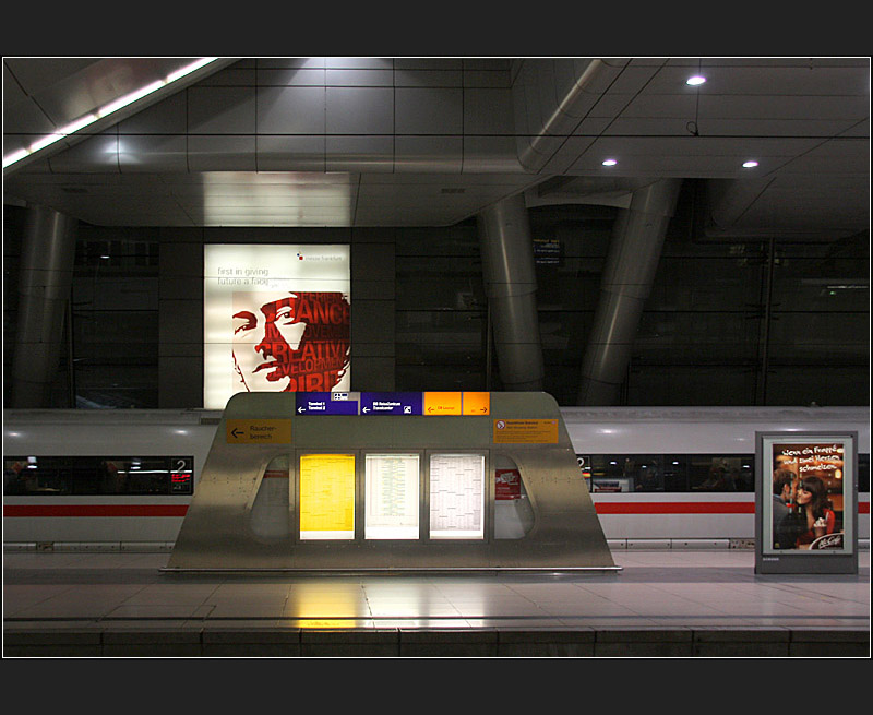 . Modern - Flughafenbahnhof Frankfurt am Main, BRT Architekten, (Matthias)