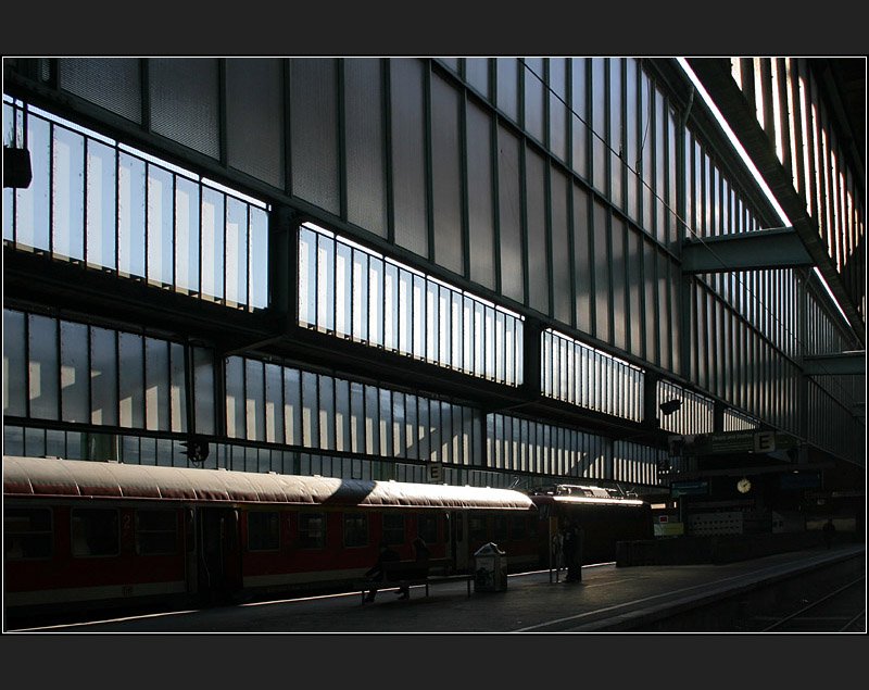 Das Bahnhofsdach des Stuttgarter Hauptbahnhof hat durchaus seine Reize. (Matthias)