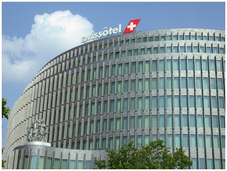Fassade des Swiss�tel in Berlin. (07/2005)