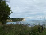 (254'563) - Der Kreidefelsen am Kap Arkona mit der Ostsee und dem Leuchtturm am 1. September 2023 von Vitt aus