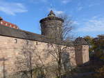 (198'309) - Stadtmauer  mit Neutorturm am 16. Oktober 2018 in Nrnberg