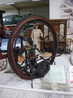 (150'003) - 1. Einrad-Motorrad der Welt am 25. April 2014 in Sinsheim, Museum