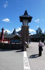 (288'009) - Der Polarkreis geht durch das Santaclaus Village am 11. Juni 2026 in Rovaniemi