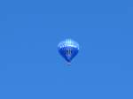 (155'845) - Ein Heissluftballon ber dem Niesen am 19. Oktober 2014