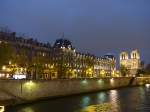 (167'261) - Die Notre Dame beleuchtet am 17. November 2015 in Paris