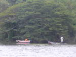 (212'108) - Zwei Fischer mit ihren Booten auf dem Nicaraguasee am 22.
