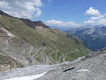 (277'031) - Kurvenreiche Strasse am 19.