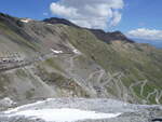(277'032) - Kurvenreiche Strasse am 19.