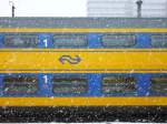 Winterbild aus Holland. Ein Regiorunner Triebwagen Utrecht, Niederlande am 01-02-2010.