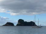 (190'557) - Inseln mit Segelboot am 20. April 2018 in Hahei Beach