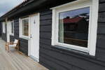 (288'379) - Eingang zum Bungalow beim Hotel Gildetun am 13. Juni 2026 in S�rstraumen