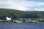 (288'432) - Eismeerkathedrale und Schiffe im Hafen am 14. Juni 2026 in Troms�