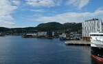 (288'525) - Der Hafen von Harstad am 15. Juni 2026 
