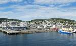 (280'530) - Der Hafen von Harstad am 15. Juni 2026