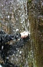 (288'684) - Das Wasser vom Wasserfall ist so sauber, dass man es als Trinkwasser ben�tzen kann. Am 16. Juni 2026 in den Lofoten