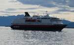 (288'516) - Motorschiff Nordnorge der Hurtigruten am 15. Juni 2026 im Hafen von Harstad