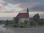 (197'613) - Kirche in Oberndorf mit Salzach am 15.