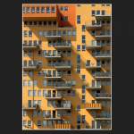 Bei diesem Wohnturm in M�nchen wechselt die Lage der Balkone von Geschoss zu Geschoss.