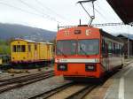 (143'861) - O.C.-Lokomotive - Nr. 32 - + TRAVYS-Triebwagen - Nr. 14 - am 27. April 2013 im Bahnhof Orbe