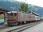 (237'520) - BLS-Doppellokomotive Muni - Nr. 275 - am 25. Juni 2022 im alten Bahnhof Frutigen